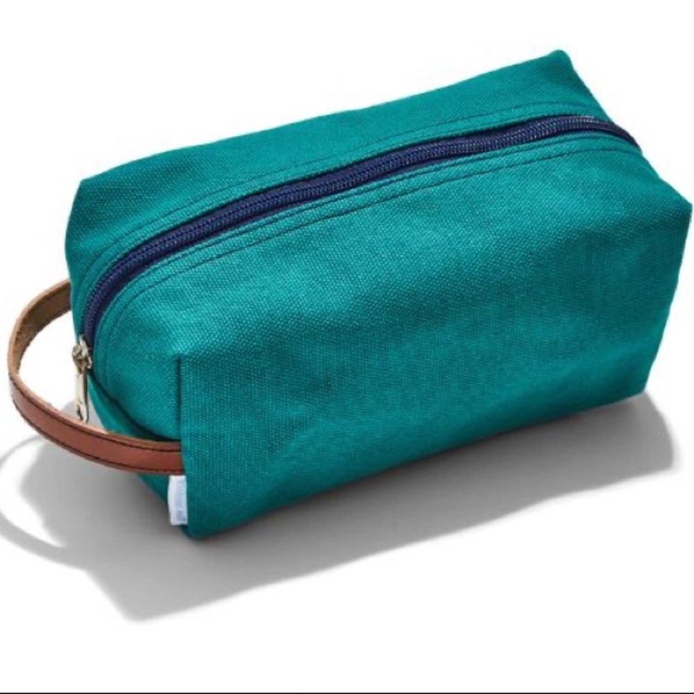 Boarding Pass Explorer Green Shaving Kit Bag NWT